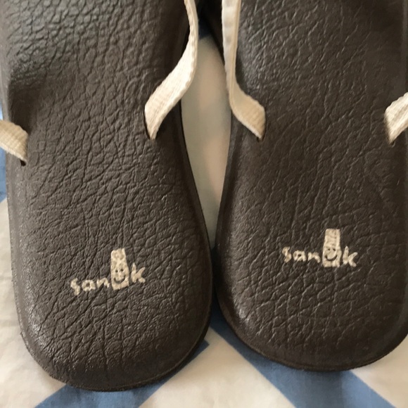 EUC sanuk sandals - Picture 3 of 4